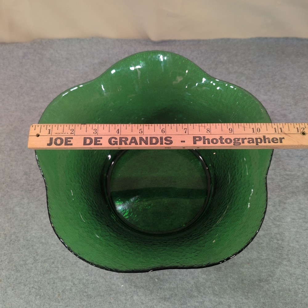 Vintage Emerald Green Crinkle Glass Scalloped Rim Decorative Bowl Centerpiece - Picture 4 of 7